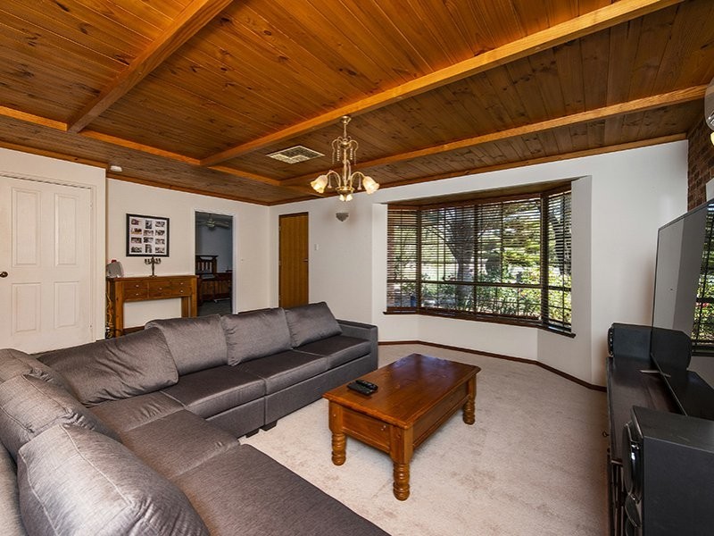 21 Pauline Avenue, Kalamunda WA 6076