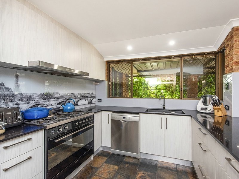 21 Pauline Avenue, Kalamunda WA 6076