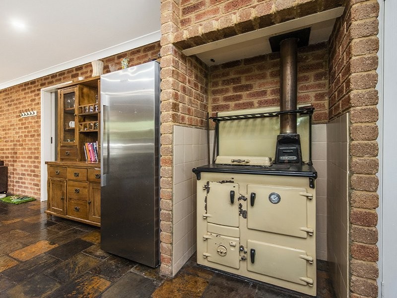 21 Pauline Avenue, Kalamunda WA 6076