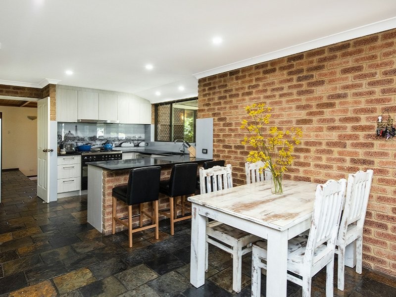 21 Pauline Avenue, Kalamunda WA 6076