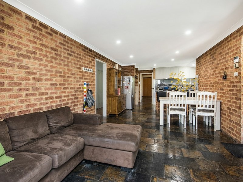 21 Pauline Avenue, Kalamunda WA 6076