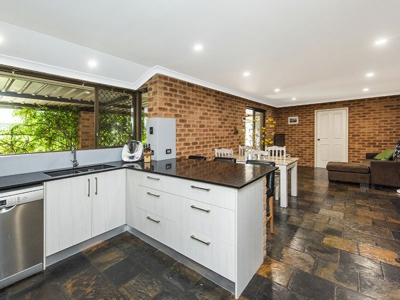 21 Pauline Avenue, Kalamunda WA 6076