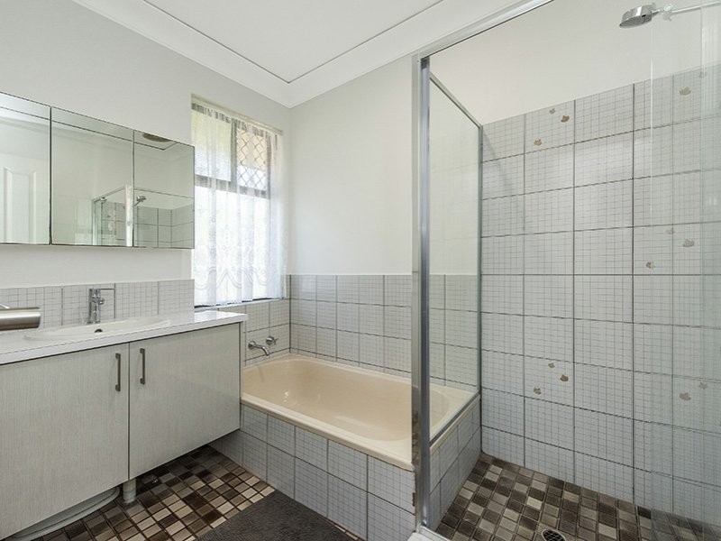 21 Pauline Avenue, Kalamunda WA 6076