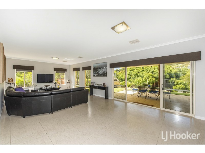 29 Persimmon Place, Kalamunda WA 6076