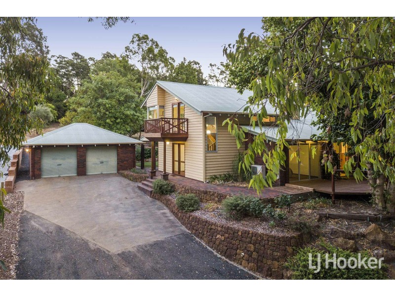 33 Palmateer Drive, Carmel WA 6076