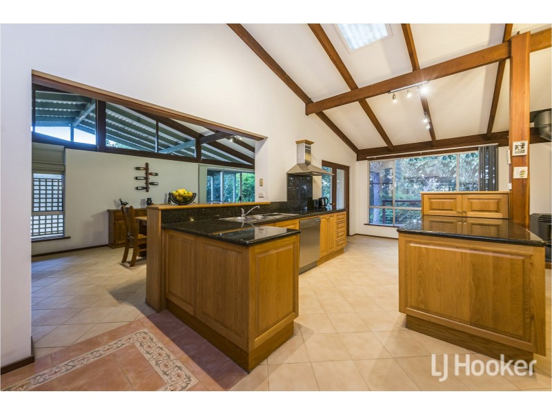 33 Palmateer Drive, Carmel WA 6076