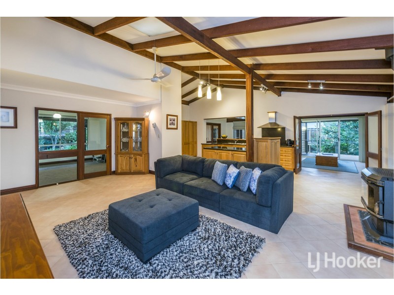 33 Palmateer Drive, Carmel WA 6076