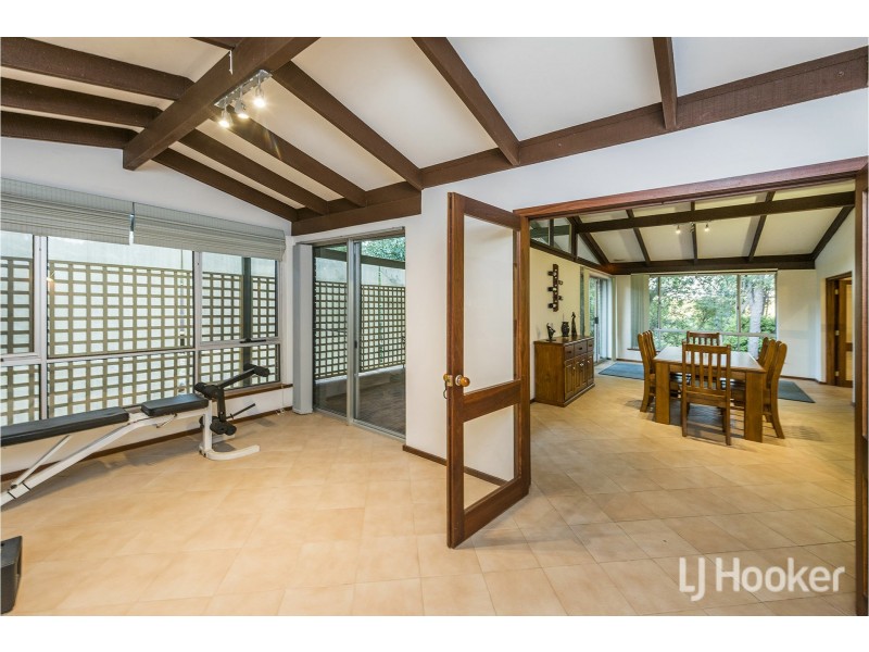 33 Palmateer Drive, Carmel WA 6076