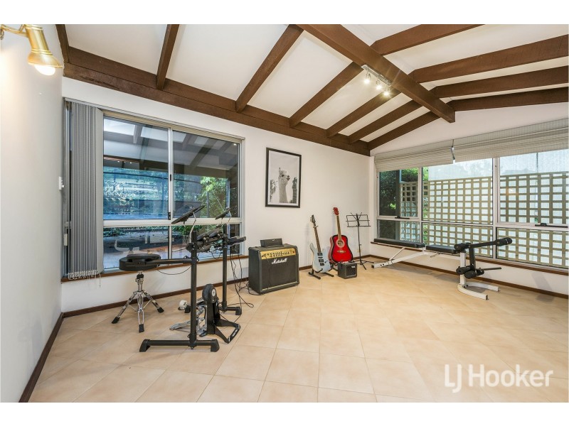 33 Palmateer Drive, Carmel WA 6076