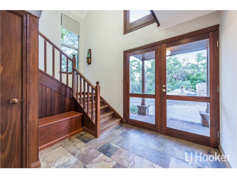 33 Palmateer Drive, Carmel WA 6076