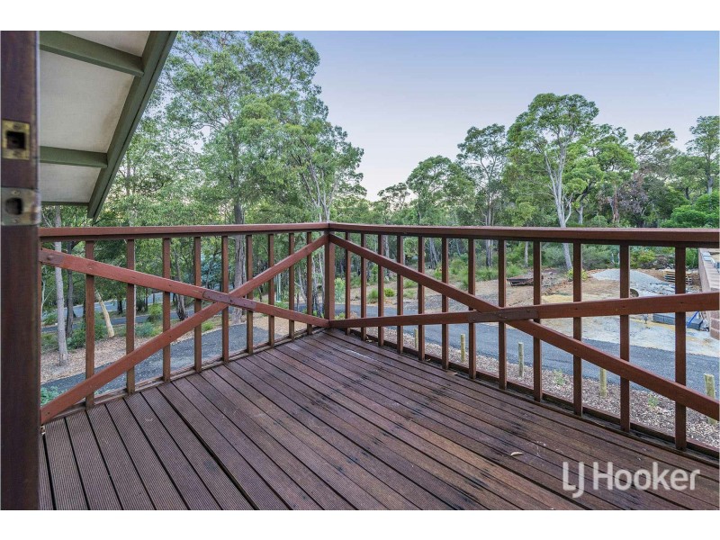 33 Palmateer Drive, Carmel WA 6076