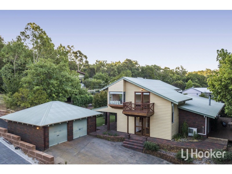 33 Palmateer Drive, Carmel WA 6076