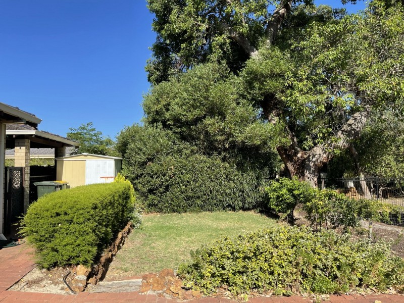 17 Urch Road, Kalamunda WA 6076