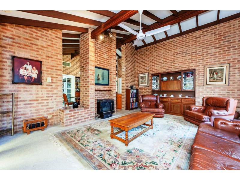 20 Chivalry Way, Thornlie WA 6108
