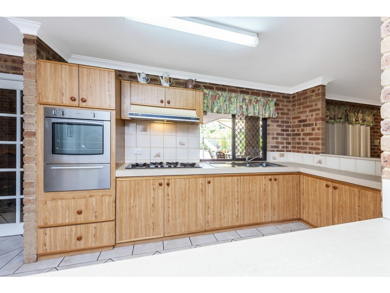 20 Chivalry Way, Thornlie WA 6108