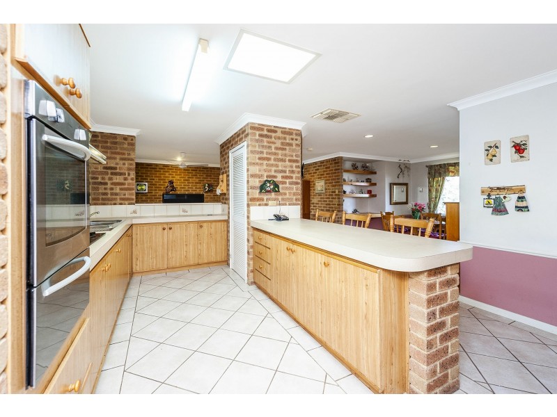 20 Chivalry Way, Thornlie WA 6108