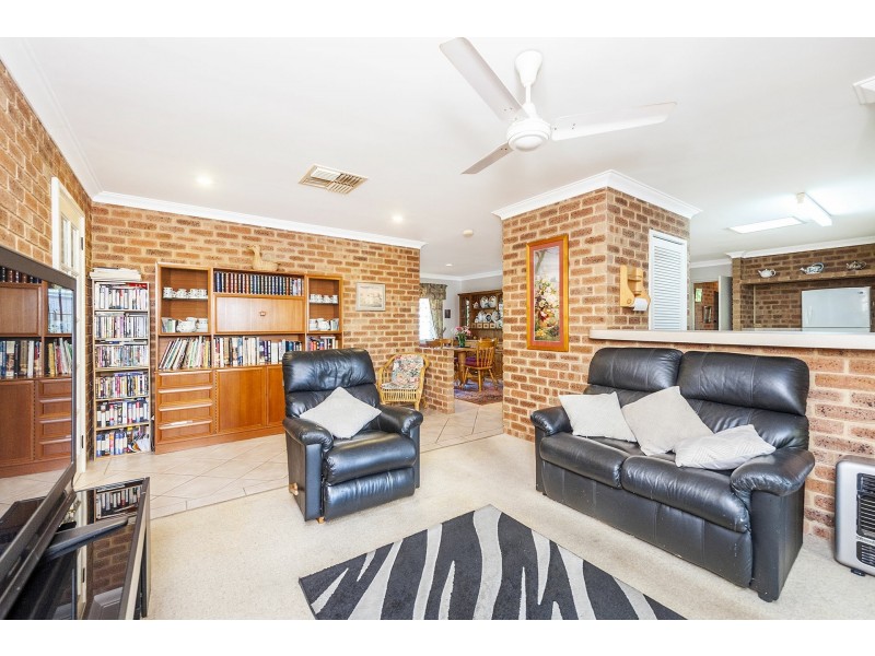 20 Chivalry Way, Thornlie WA 6108