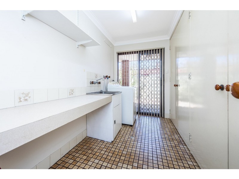 20 Chivalry Way, Thornlie WA 6108