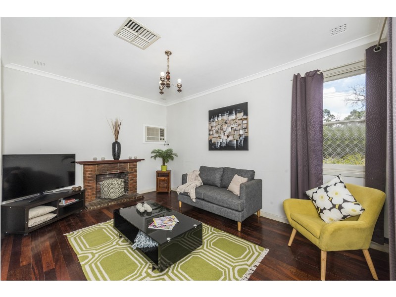 17 Cambridge Road, Forrestfield WA 6058