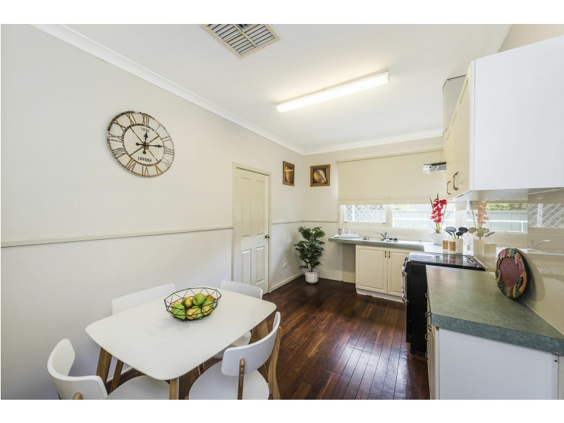 17 Cambridge Road, Forrestfield WA 6058