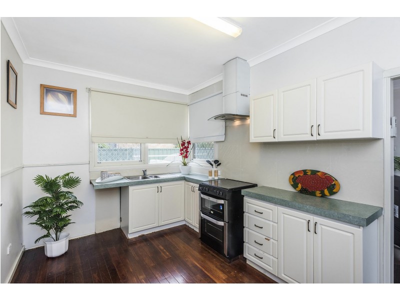 17 Cambridge Road, Forrestfield WA 6058