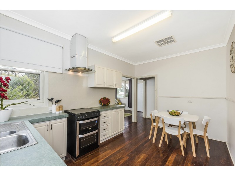 17 Cambridge Road, Forrestfield WA 6058