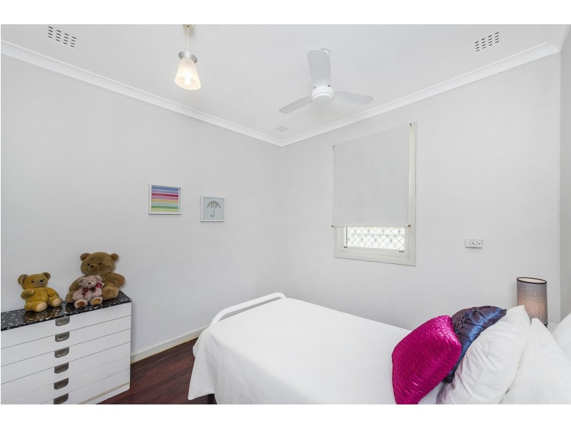 17 Cambridge Road, Forrestfield WA 6058