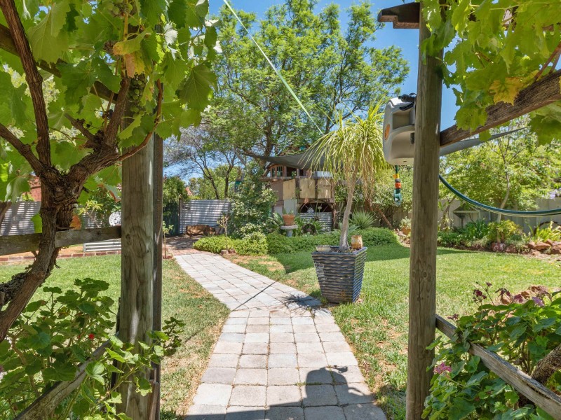 12A Lewis Road, Kalamunda WA 6076