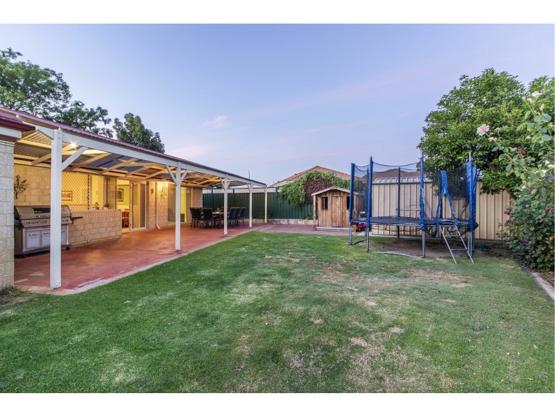 21 Feeney Gardens, High Wycombe WA 6057