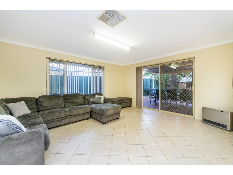 21 Feeney Gardens, High Wycombe WA 6057