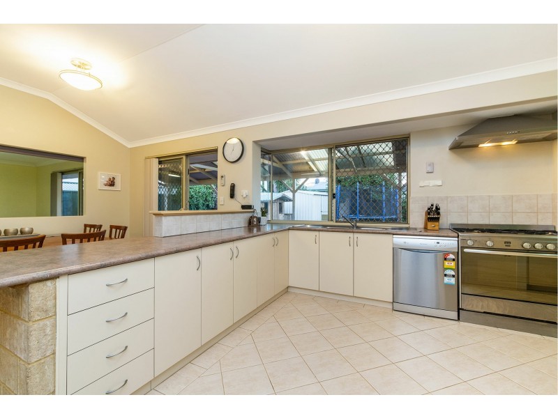 21 Feeney Gardens, High Wycombe WA 6057