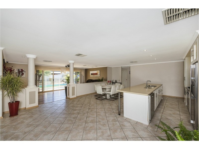 6 Bandin Place, Maida Vale WA 6057