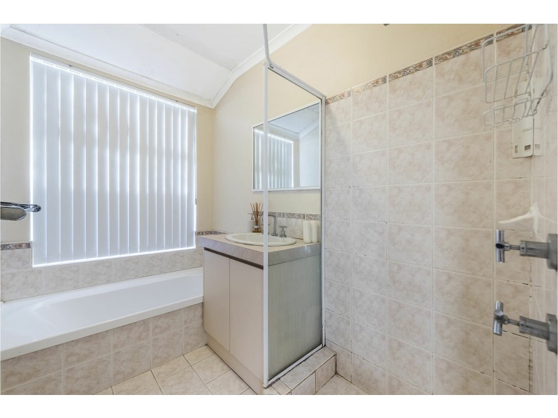 6 Bandin Place, Maida Vale WA 6057