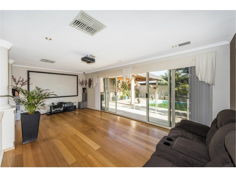6 Bandin Place, Maida Vale WA 6057