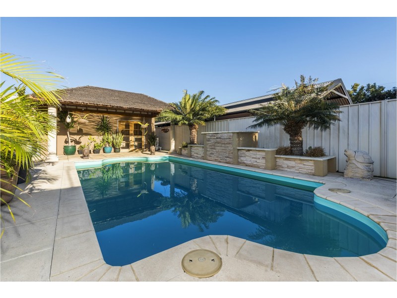 6 Bandin Place, Maida Vale WA 6057