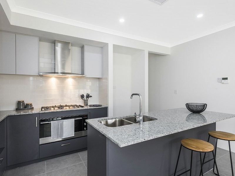 2 Rowell Gardens, High Wycombe WA 6057