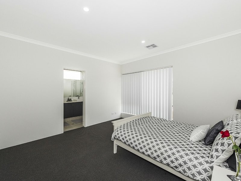 2 Rowell Gardens, High Wycombe WA 6057