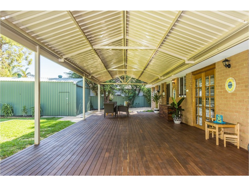 32 Meloway Drive, Maida Vale WA 6057