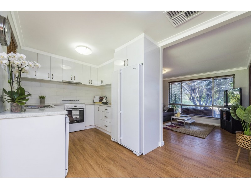 32 Meloway Drive, Maida Vale WA 6057