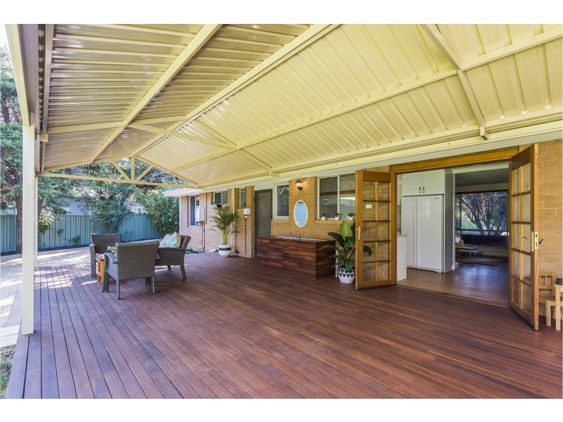 32 Meloway Drive, Maida Vale WA 6057