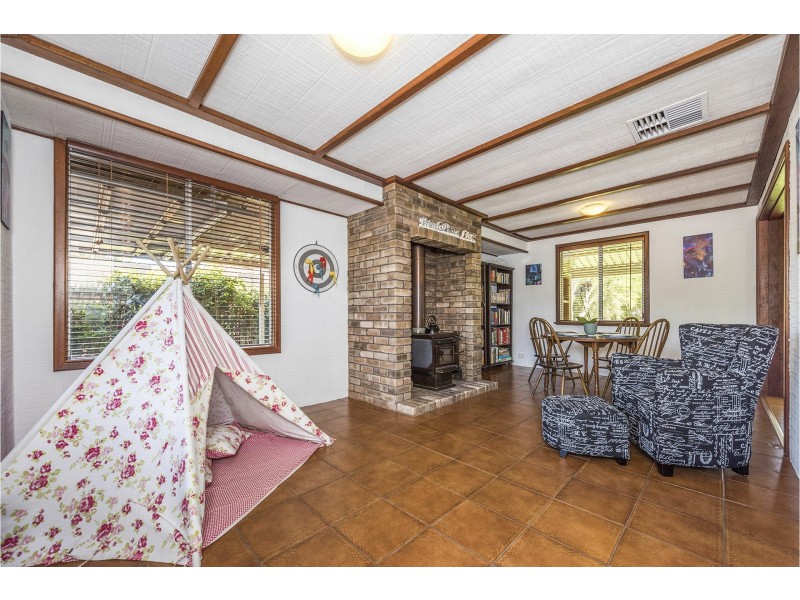 32 Meloway Drive, Maida Vale WA 6057