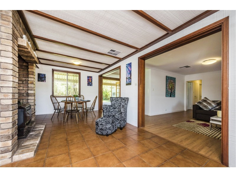 32 Meloway Drive, Maida Vale WA 6057