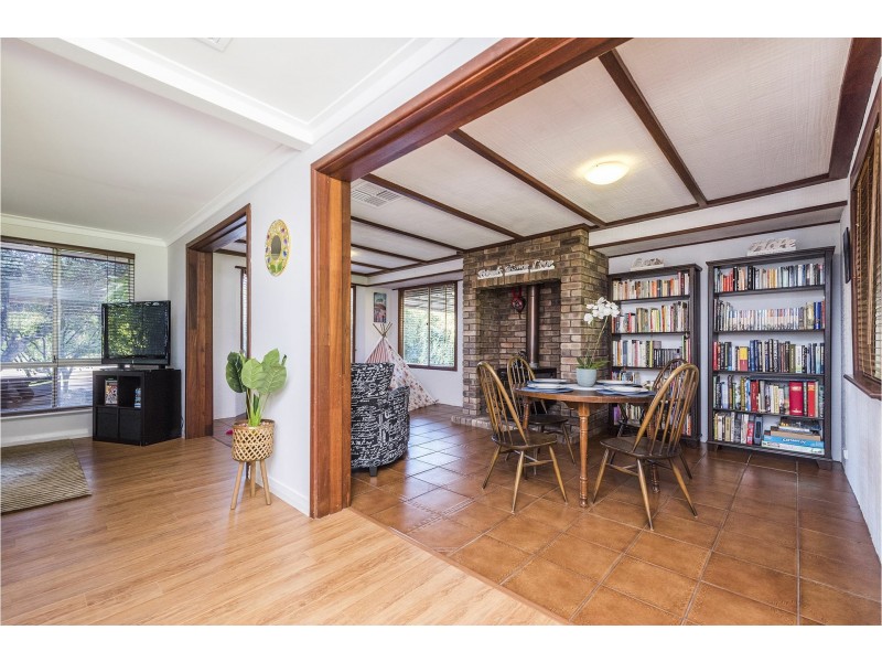 32 Meloway Drive, Maida Vale WA 6057