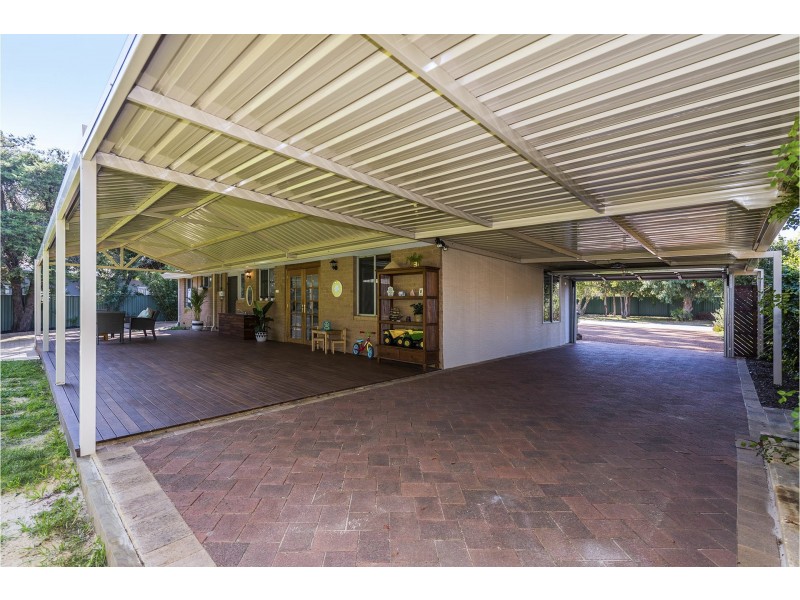 32 Meloway Drive, Maida Vale WA 6057