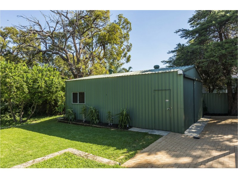 32 Meloway Drive, Maida Vale WA 6057