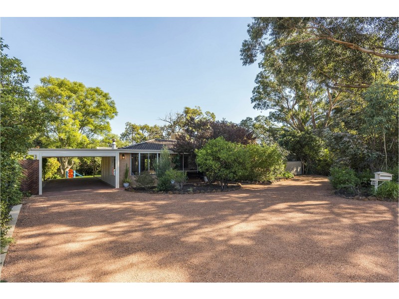 32 Meloway Drive, Maida Vale WA 6057