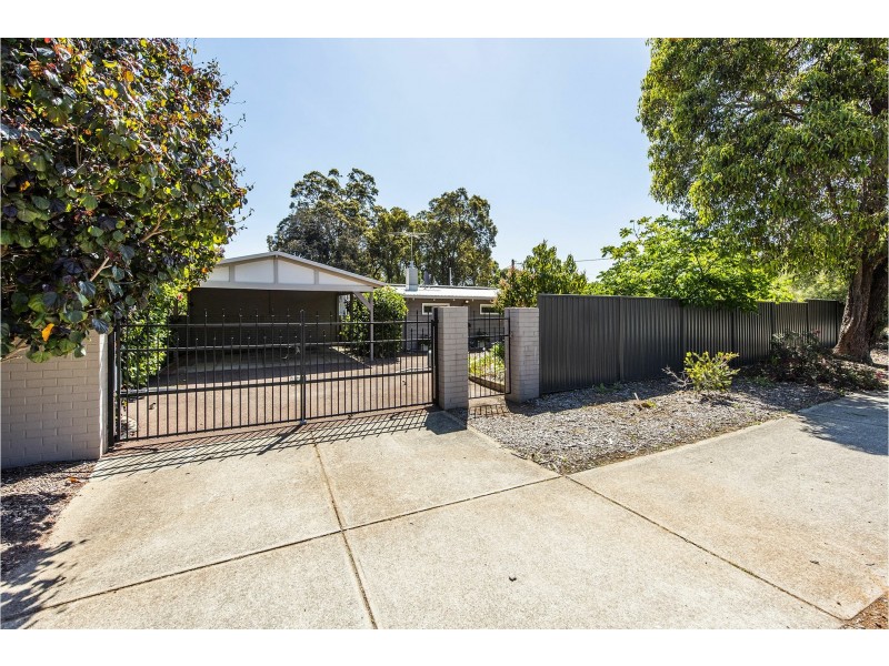 17 Recreation Road, Kalamunda WA 6076