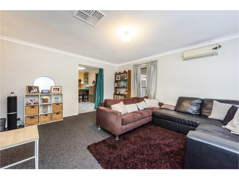 32 Almond Way, Forrestfield WA 6058