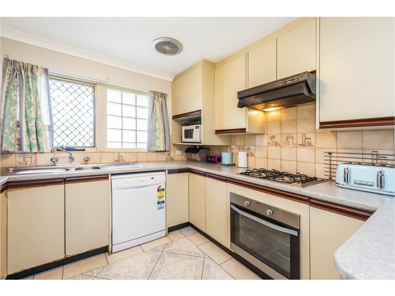 32 Almond Way, Forrestfield WA 6058