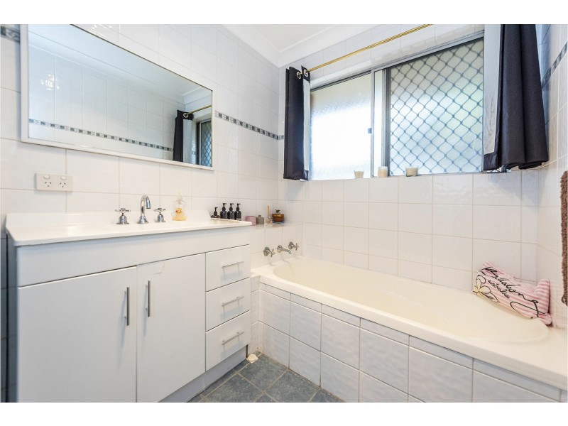 32 Almond Way, Forrestfield WA 6058